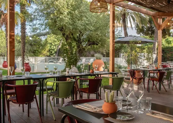 Hotel Novotel Aéroport Cap 3000 4*