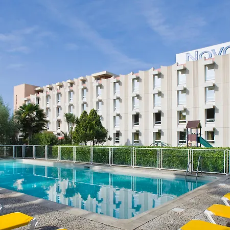 Отель Novotel Aeroport Cap 3000
