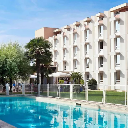 Novotel Aeroport Cap 3000 Сен-Лоран-дю-Вар