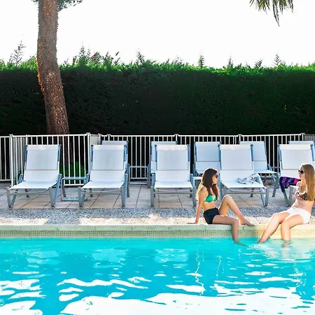 诺沃特尼斯机场卡普3000酒店 4*