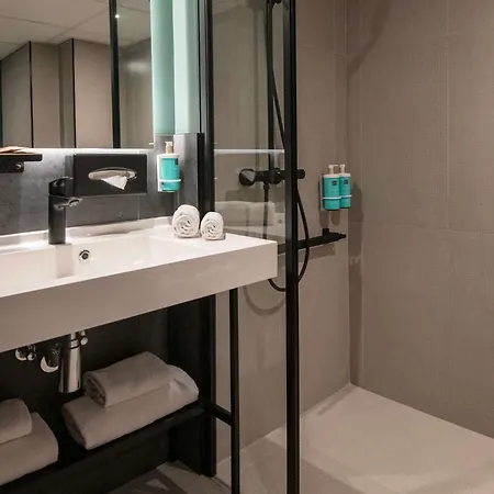 Отель Novotel Aeroport Cap 3000 4*