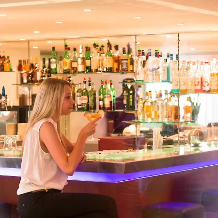 Novotel Aeroport Cap 3000
